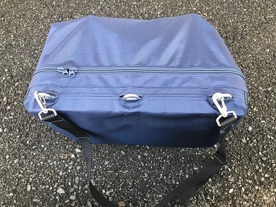 首掛けベルトによる持ち運びが可能。